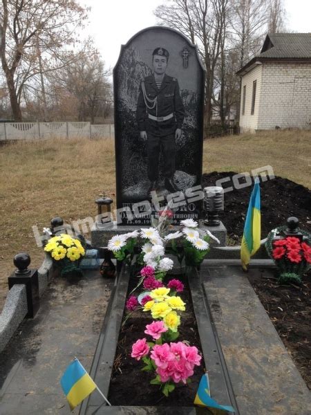А-3. Комплекс (габро-покост) герою АТО з фігурною оградкою. Десна