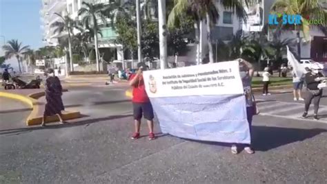 Bloquean Jubilados La Costera De Acapulco Piden Pagos El Sur