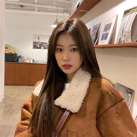 Kang Hyewon 강혜원 s Instagram post a goddess IZONE HYEWON 아이즈원