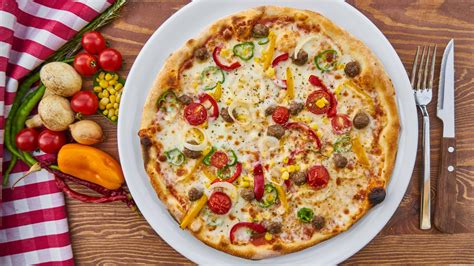 Homemade Vegetarian Pizza UHD 8K Wallpaper | Pixelz