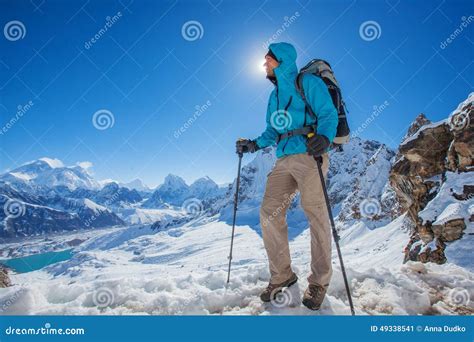 Wanderer Auf Der Wanderung Im Himalaja Stockbild Bild Von Zieleinheit