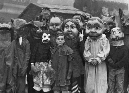 Halloween costumes in the 1930s. : r/OldSchoolCool