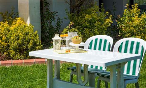 Outdoor Dining Table Decor Ideas - Wakeful Home