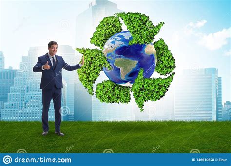 El Hombre De Negocios En El Reciclaje De Concepto Ecol Gico Foto De