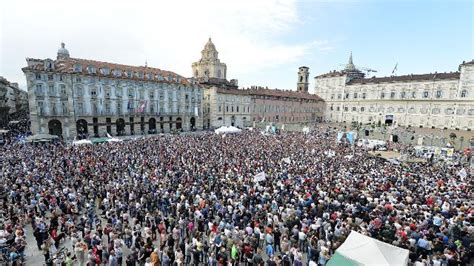 M S Il Comizio Di Beppe Grillo Riempie Piazza Castello A Torino Le