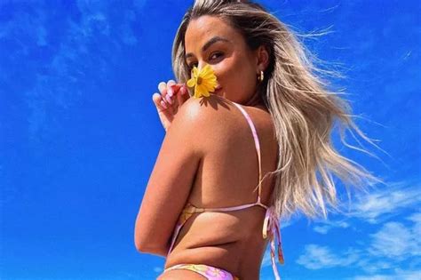 8 Hot Sexy Karina Leblanc Bikini Pics