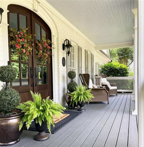 28 Front Porch Décor Ideas to Give Your Home a Facelift