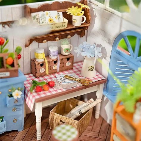 Miniature House Dreamy Garden House Rolife