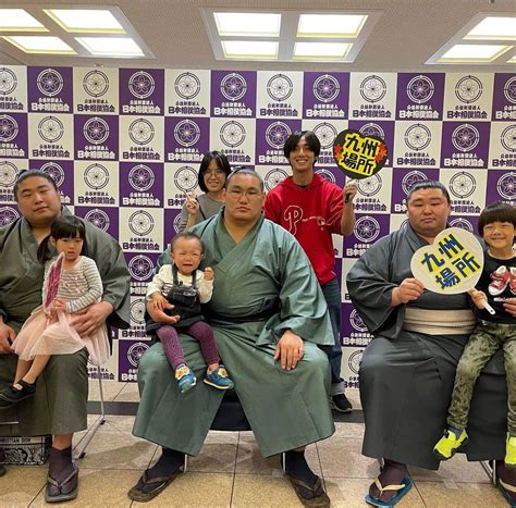 日本相撲協会さんのインスタグラム写真 日本相撲協会instagram「九州場所 赤ちゃん抱っこ撮影会 本日、九州国際センターにて撮影会