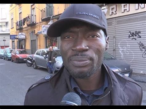 Napoli Immigrato Sventa Rapina E Diventa Eroe 1 03 11 14 Video