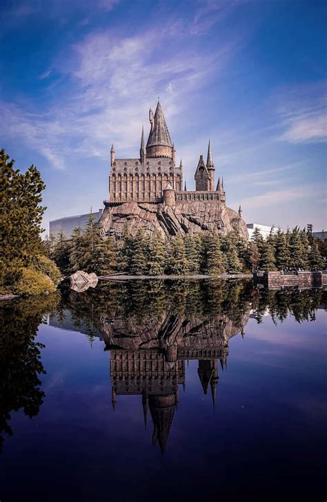 Download Beauty Of Hogwarts Lake Wallpaper