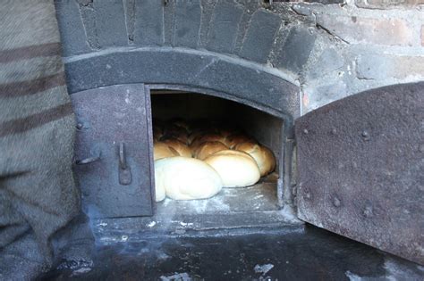 Brotbacken Wie Fr Her Auf Dem Dorf Unsere Backtruppe Ist Aktiv