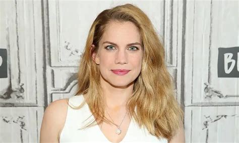 Anna Chlumsky Age, Net worth: Weight, Husband, Kids, Bio-Wiki 2024| The