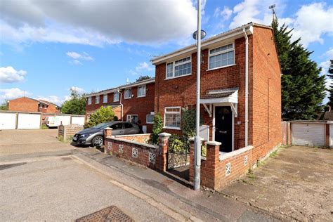 Dunsmore Road Farley Hill Luton Bedfordshire Lu1 5jy 3 Bed End Of