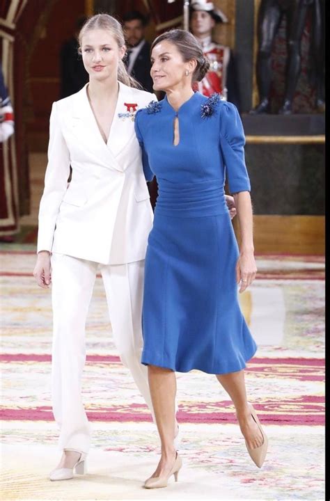 La Reina Letizia Luce Un Vestido Joya De Carolina Herrera Para Dejar Brillar A Leonor Artofit