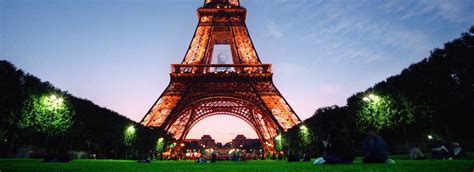 7 Romantic Views of the Eiffel Tower