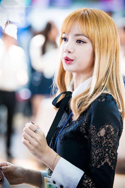 Lisa Blackpink Chủ Nhân Của Bộ Sưu Tập Màu Tóc Không Thể Nổi Bật Hơn