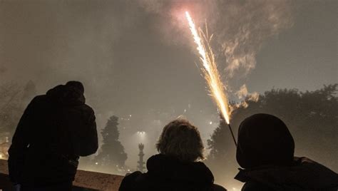 Botti Di Capodanno Tra I Sette Feriti Due Fratelli Di E Anni