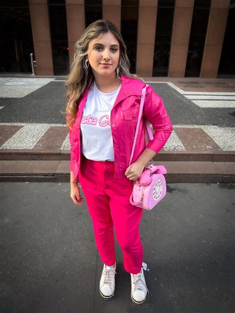 Da Telona Para As Ruas O Rosa Da Barbie Domina Streetwear No Dia Da