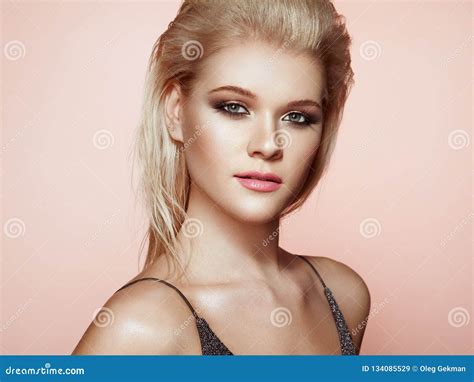 Blonde Girl With Long And Shiny Hair Stock Image Image Of Healthy Dandruff 134085529