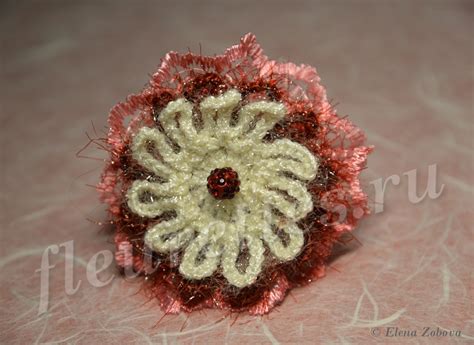 Вязаная брошь «Владислава» — fleurettes.ru