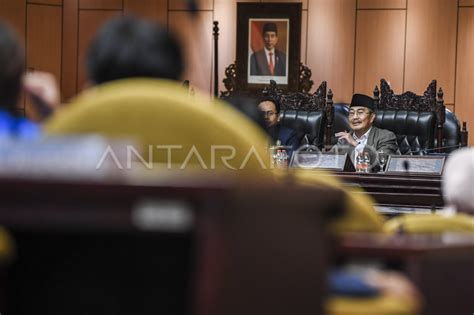 Jimly Asshiddiqie Jadi Pembicara Dalam Seminar Kebangsaan Antara Foto