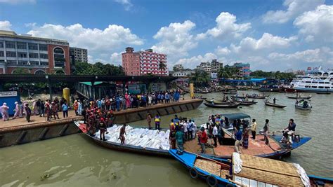 Bangladesh Au Moins Morts Et Une Vingtaine De Disparus Dans Le