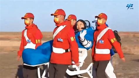 Les Astronautes Chinois De La Mission Shenzhou Sont Revenus Sur