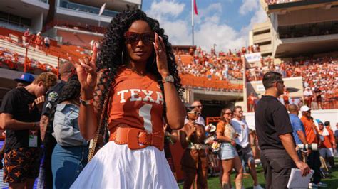 Steve Sarkisian's wife Loreal Sarkisian's stunning fit for Longhorns ...