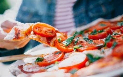 Pizza La Tigaie Cea Mai Simpla Si Rapida Reteta Cobb Salad