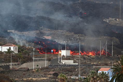 Foto Cumbre Vieja Volcano Continues To Erupt On The Canary Island Of