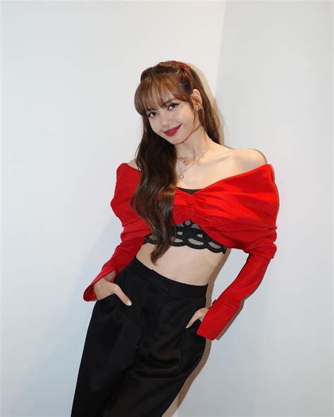 BLACKPINK's Lisa Looks Breathtaking Without Her Signature Bangs At ...