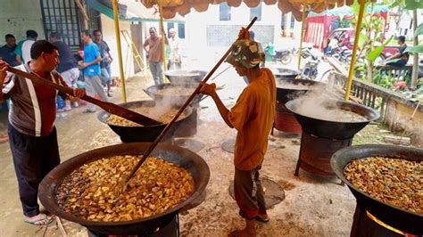 Foto Tradisi Memasak Kuah Beulangong Saat Perayaan Maulid Nabi Di Aceh