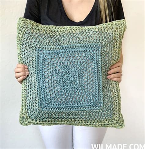 8 Easy Crochet Square Pillow Cover Patterns - This is Crochet