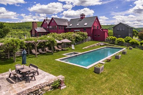 8 farms for sale in the countryside around New York