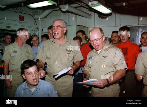 El Almirante Frank B Kelso II JEFE De Operaciones Navales Participa