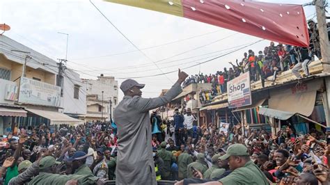 En Direct Colobane Rencontre Du Pm Ousmane Sonko Et Les Marchands