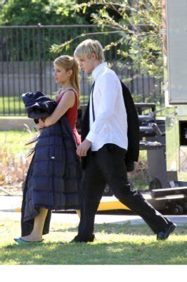 Dianna Agron (Quinn) ans Chord Overstreet (Sam) on the set of Glee 10 ...