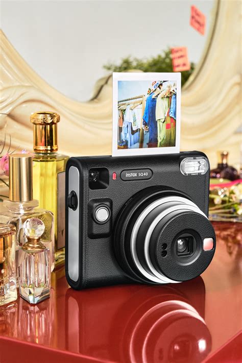 The Instax SQ40 shoots square film with retro style – Seriously Photography