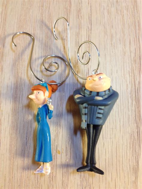 Gru & Lucy Despicable Me figure Holiday / Christmas