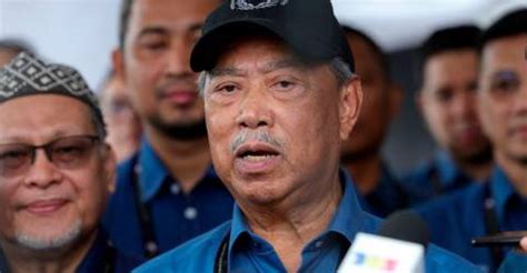 Muhyiddin Fails To Get Passport To Celebrate Wedding Anniversary In