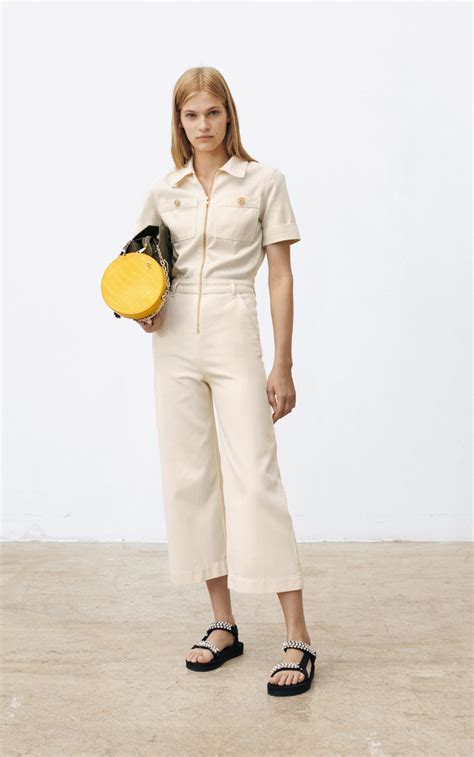 Сумка Dior, пуховик Moncler и еще 11 вещей, которые нужно купить сейчас ...