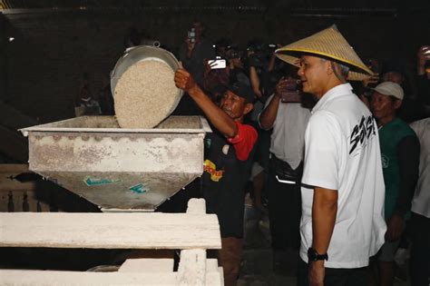 Ganjar Janji Hapus Kredit Macet Petani Halo Dayak