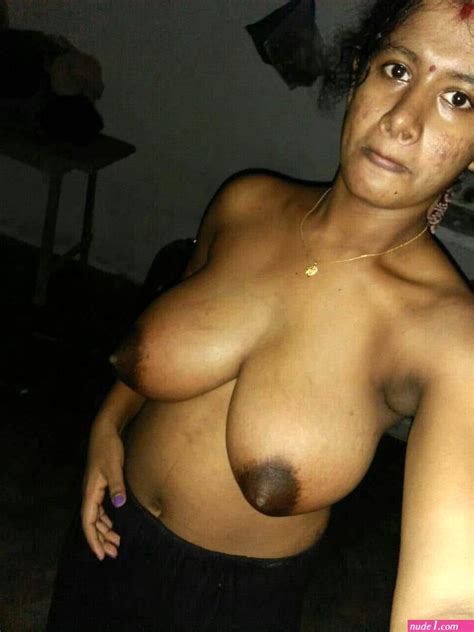 Tamil Aunty Showing Big Boobs And Hairy Pussy Nude