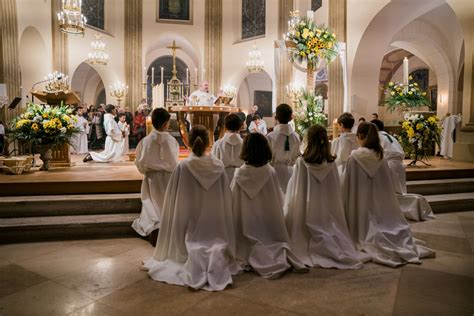 Servants dautel servantes d assemblée Pôle Missionnaire Catholique