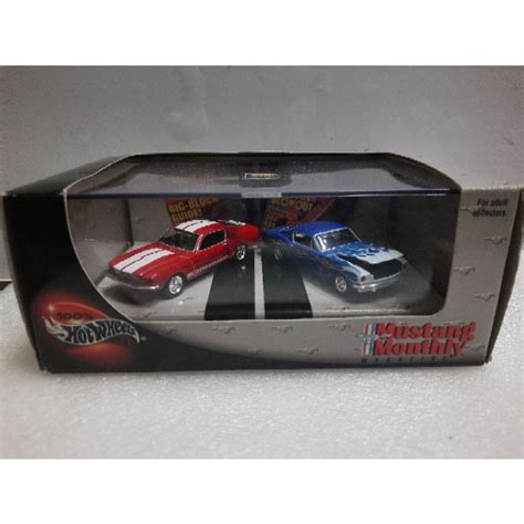 set xe Hot Wheels Ford Mustang màu xanh và đỏ hàng hiếm Shopee Việt Nam