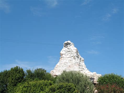 Disneyland Matterhorn Wallpaper - WallpaperSafari