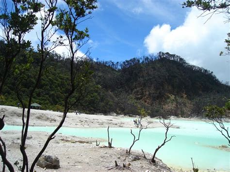 The crater ( Kawah Putih ) - LET'S TRAVEL