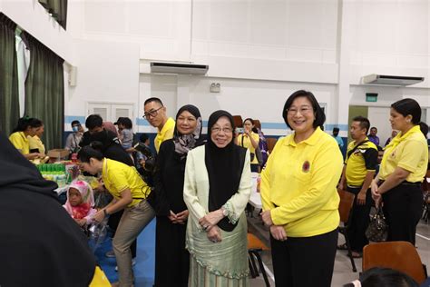 Royal Thai Embassy And Thai Community Attended A Volunteer Activity In