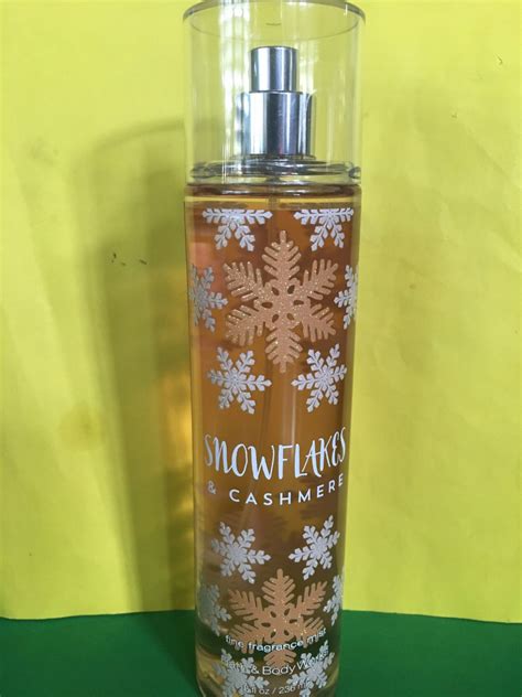 Bath And Body Works Snowflakes And Cashmere Fine Fragrance Mist Full Size